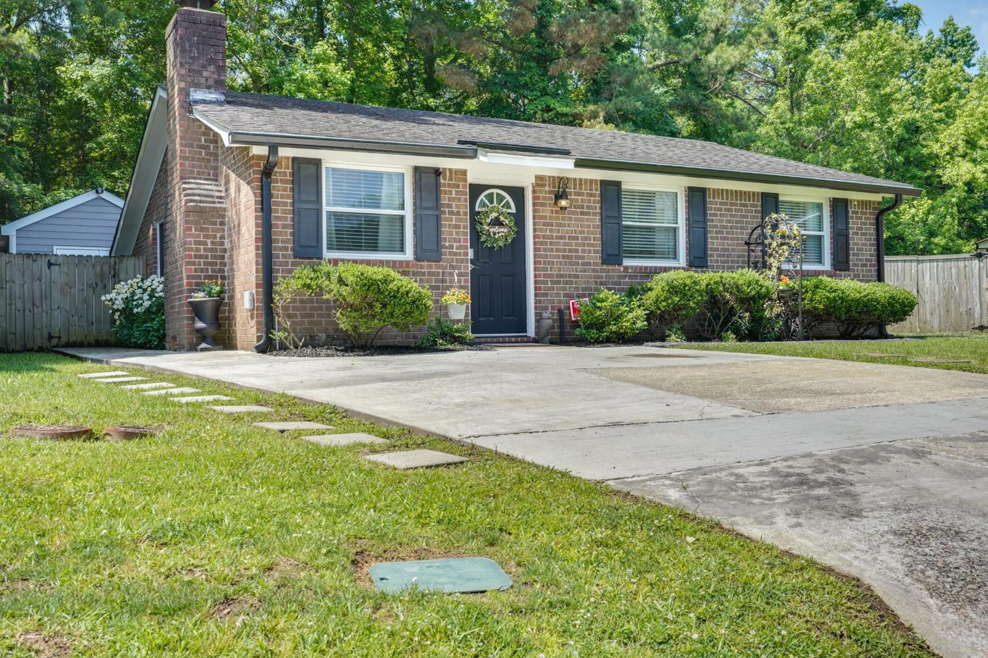 Villa Cozy Goose Creek Escape With Patio And Grill Exterior foto